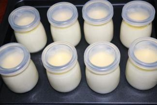 11出炉后盖上盖子，放入冰箱冷藏过夜，口感会更好。