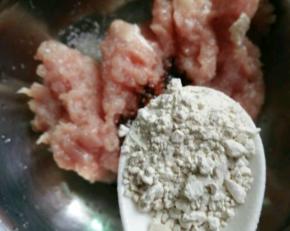 淀粉一勺，我用的山芋淀粉