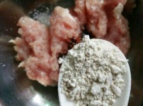 淀粉一勺，我用的山芋淀粉