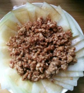 炒好的肉末铺上去