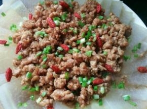 正好后散上葱花和枸杞装饰一下，搞定，很简单吧
