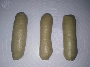 三个面团卷好后再次松弛10分钟