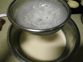 过筛一下，让面糊更细腻