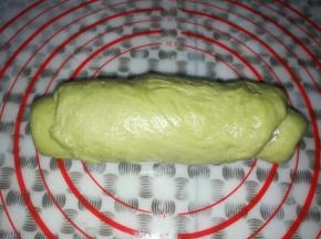 面团卷好后再次松弛10分钟