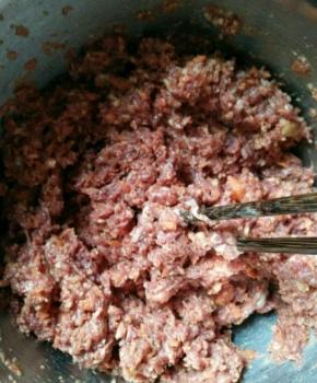 用筷子顺时针搅拌