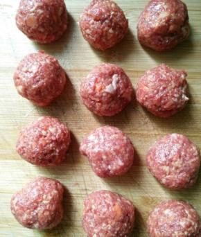 搓成一个个小丸子