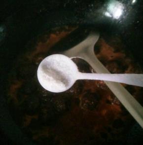 加点盐，大火烧开，转中火收干汤汁就可以啦