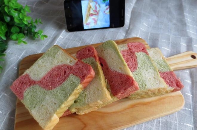 三色土司