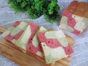 颜色也好看，要是抹茶粉更绿一点更漂亮