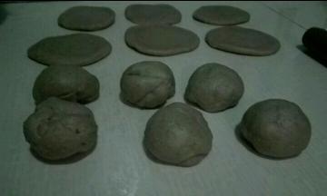 将剩下的面团等分六份，滚圆