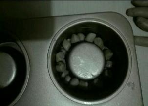 切好的小块，放入模具中