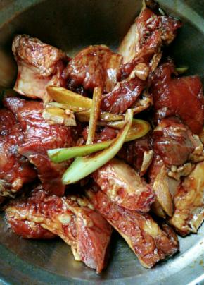 拌均匀，盖上保鲜膜冰箱冷藏，第二天中午拿出来用，中间拌一下