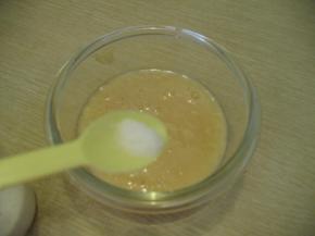 加入一点点的盐搅拌均匀