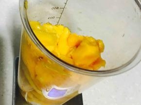 称400克芒果粒。