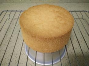 烤制一个6寸戚风蛋糕胚