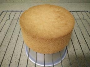 烤制一个6寸戚风蛋糕胚