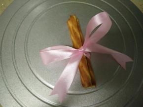饼干棒用丝带扎出蝴蝶结