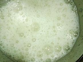 蛋白打发到鱼眼泡