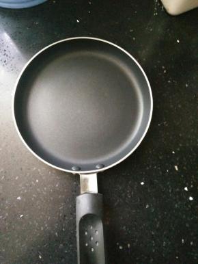 准备六寸平底锅