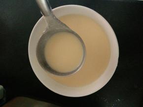 图中勺子半勺千层糊，八寸的一勺