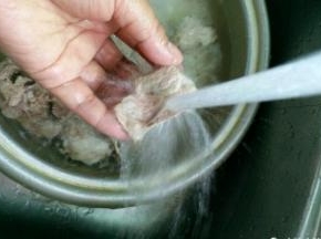 排骨煮开后用冷水冲洗干净