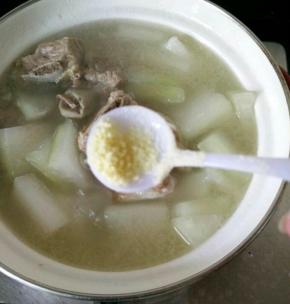 炖好后放点鸡精，也可不放