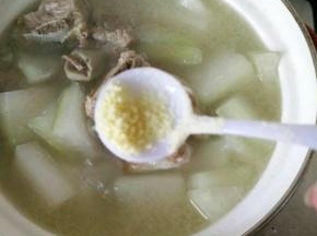 炖好后放点鸡精，也可不放
