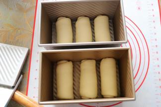 10放入吐司盒，进行发酵。