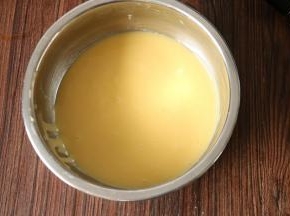 用保鲜膜覆盖，冷藏半小时。