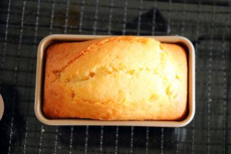 放入上下管预热170度的烤箱中层，烘烤20分钟左右，出炉脱模，凉透即可。