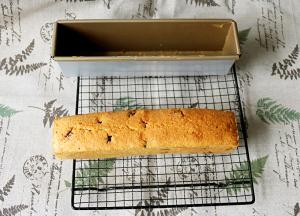 10烤箱上下管预热180度，中下层烘烤45分钟左右，颜色金黄，香飘满屋即可。