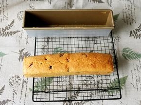 10烤箱上下管预热180度，中下层烘烤45分钟左右，颜色金黄，香飘满屋即可。
