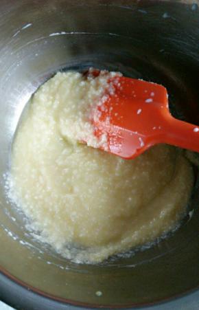 椰丝50克，所有材料混合拌均匀，放进冰箱冷藏