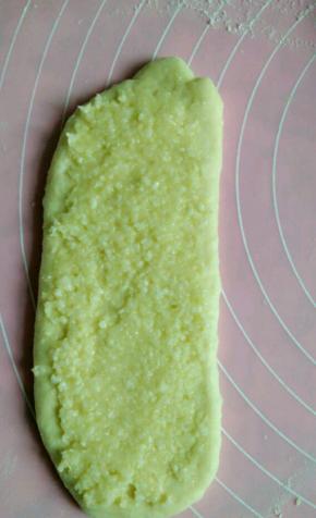 均匀的放上椰蓉