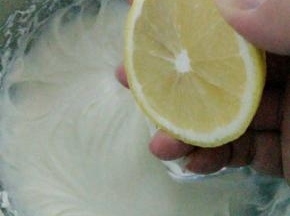 柠檬汁加进去