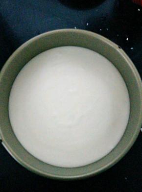 倒入一半奶酪糊