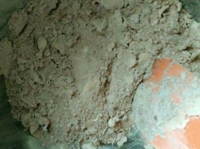 拌到黄油和面粉差不多成粒状的时候就用手来搓揉