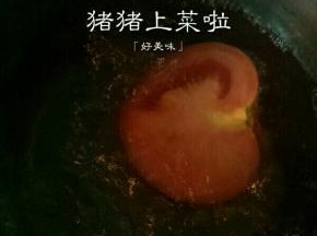 然后下到滚水里烫一下