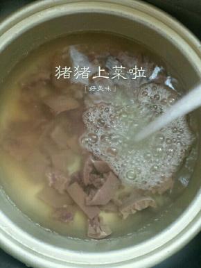 然后切小块放水里泡会儿