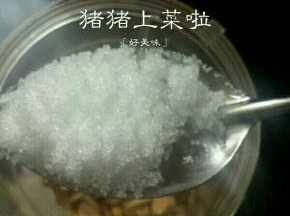 15克糖，越细越好，最好糖粉