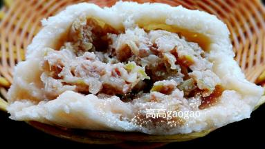 冷水上锅，大火烧开，转中火20分钟，关火焖5分钟，大肉菜包子，汤汁也很多呢，好吃呦～