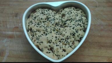 发酵两倍大时，放入开水的锅中