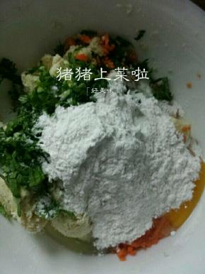 糯米粉先加点，等下不够再加，也可以用面粉