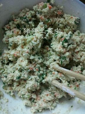 用筷子搅拌均匀，太烂了可以继续加糯米粉，直到可以定型就可以了