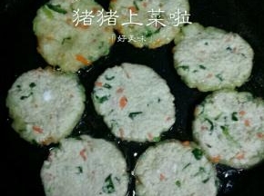 油烧热放豆渣饼，小火慢慢煎，煎至两面金黄就可以了