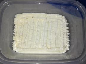 淡奶油铺满蛋糕胚