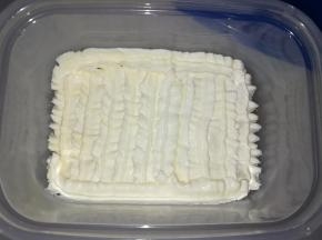 淡奶油铺满蛋糕胚