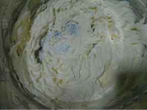 用打蛋器打至体积膨大