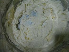 用打蛋器打至体积膨大