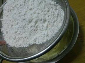 筛入低筋面粉